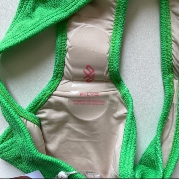 PILYQ KIWI REEF RING SIDE & HIGH CUT BIKINI SET - Picture 14 of 15